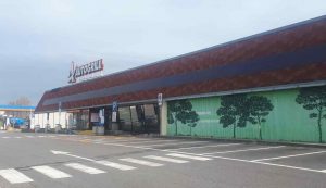 Donna accoltellata in autogrill sull'A1