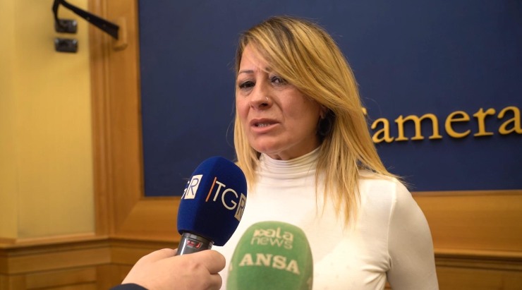 Marisa Dal Corso durante la conferenza stampa alla Camera dei deputati