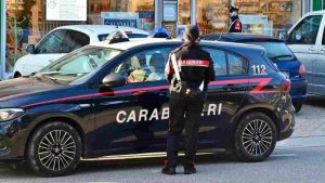 Rapina a Roma: minaccia titolare con cacciavite e la chiude dentro il negozio, arrestato