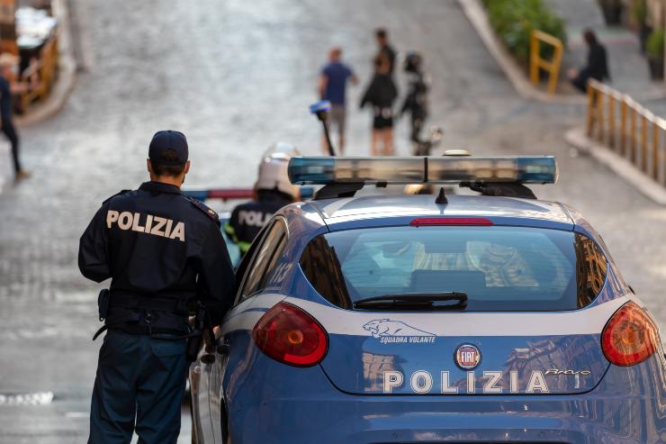 Stalking: un arresto e un divieto di avvicinamento per due uomini della provincia di Roma