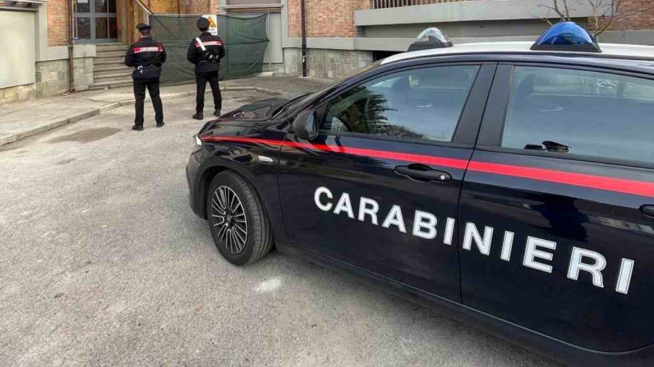 Perseguitava una donna: i carabinieri lo arrestano