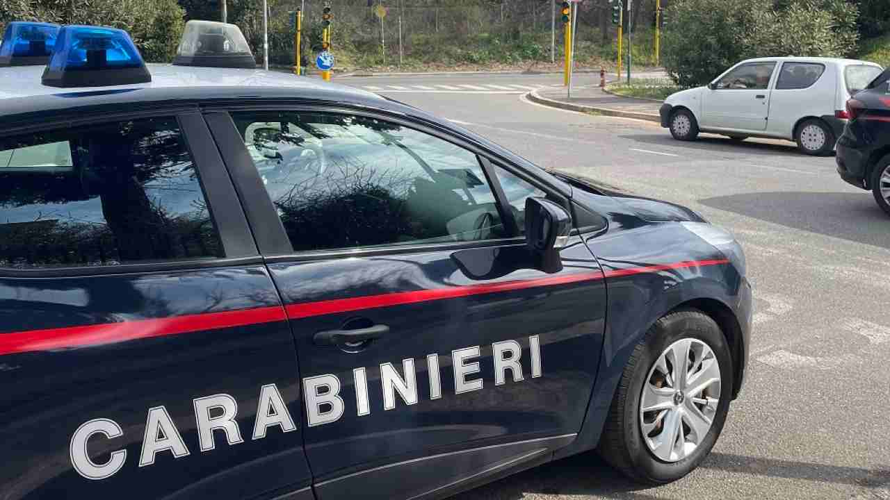 Barista aggredita e minacce ai Carabinieri: due arresti a Valmontone