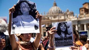 Un momento del Sit-in per il quarantennale della scomparsa di Emanuela Orlandi durante l'Angelus di Papa Francesco in piazza San Pietro in Vaticano, Roma, 25 giugno 2023