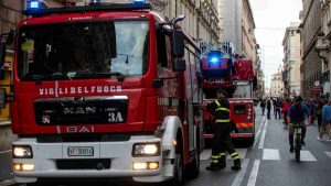 Palazzina in fiamme a Fondi