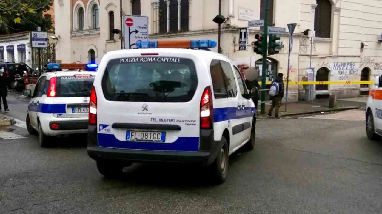 Polizia locale sequestra intero palazzo