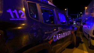 Entra in un bar con il machete e ordina da bere