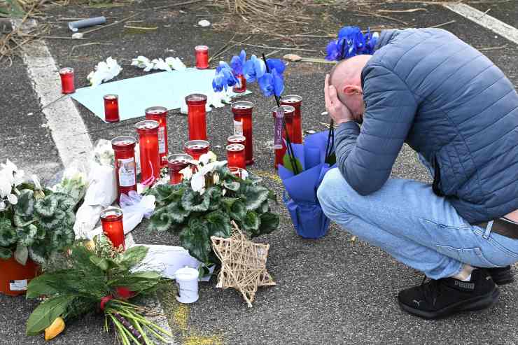 I funerali di Alexandru Ivan, il 14enne ucciso da un colpo di pistola nella notte tra il 12 e il 13 gennaio nel parcheggio della stazione Metro C di Pantano