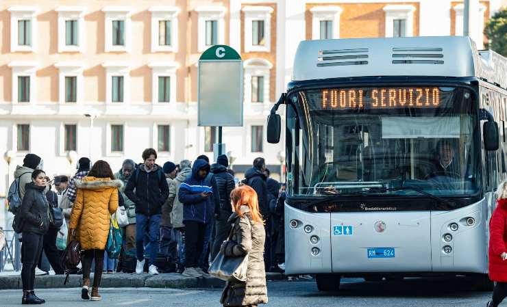 Rissa sul bus a Roma: tre persone denunciate per rissa e interruzione di pubblico servizio