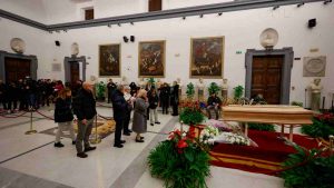 Il feretro di Sandra Milo è stato posto al centro del Salone della Protomoteca in Campidoglio, per l’omaggio alla attrice scomparsa a 90 anni