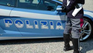 Rapinatori entrano armati di pistola in una banca a San Basilio