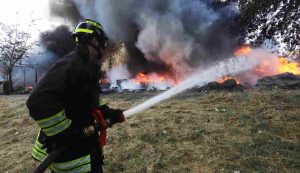 Incendio campo nomadi via dei Giordani