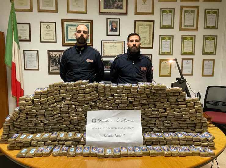 Sequestrati dalla Polizia di Stato quasi 50 chili di droga in parte destinata al mercato della zona Salario/Parioli: 5 persone arrestate
