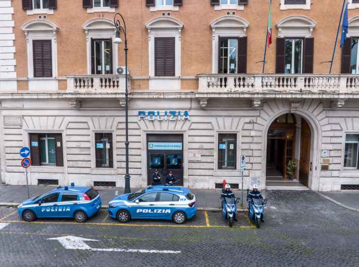 Roma, trasportavano in auto a San Lorenzo 67mila euro in contanti, arrestate due persone per riciclaggio